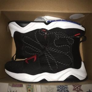 Champion Men's Shoe's size 8.5